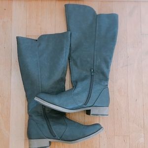 Riding boots